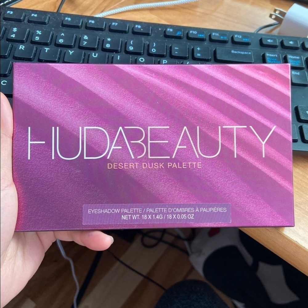 HUDA BEAUTY Desert Dusk Eyeshadow Palette - Purple and Pink